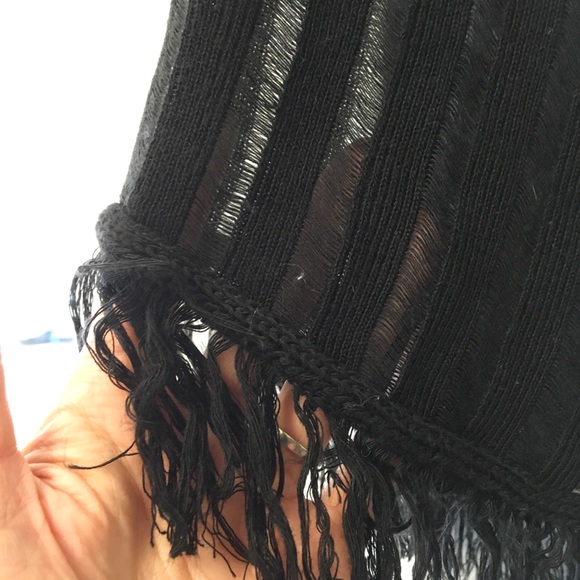 Beautiful Cotton Emporium open weave poncho - Picture 4 of 8